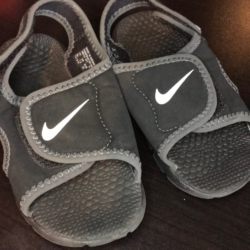 Size-8c Nike sandals